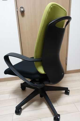 【売ります】【美品】イトーキ(ITOKI)　オフィスチェア　fulgo(フルゴチェア)シリーズ　固定ループ肘付・ハンガー付・説明書付