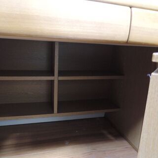 鍵付きデスクと袖机（可動式引き出し）のセットの画像