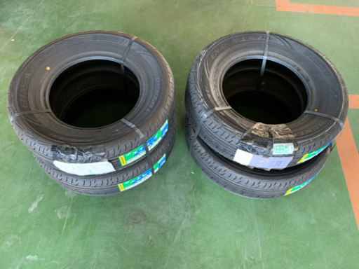 未使用タイヤ215/70R15