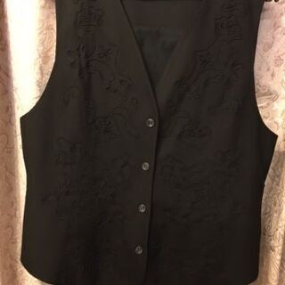 コ－ド刺繍のシルクベスト譲ります。