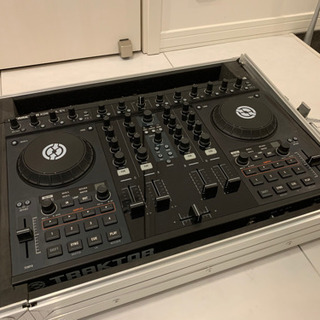 traktor control s4 + 専用フライトケース