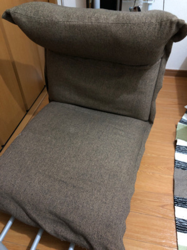 焦茶のイス