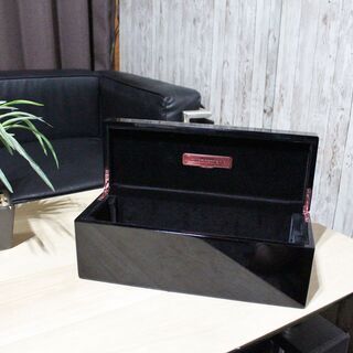 ARMAND DE BRIGNAC シャンパンケース　お洒落な小物入れとしての画像