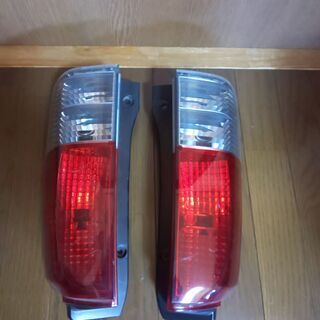 eKワゴンH81W　純正テールランプ左右