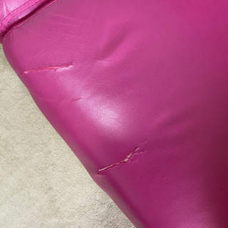 ピンクとホワイトの2人がけソファー　引き取り決定の画像