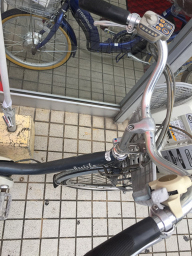 111/24  【ブリジストンタイヤ使用電動自転車✨】パナソニック assist right  バッテリー2個付き?スムーズに充電?‍