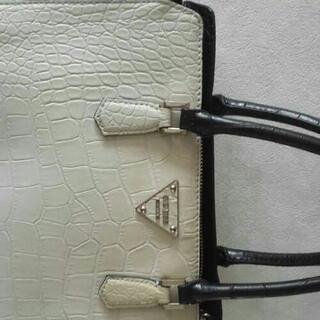 Guess handbag ハンドバッグの画像