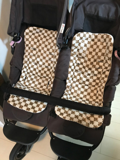 双子ベビーカー　エアバギー　ココダブル