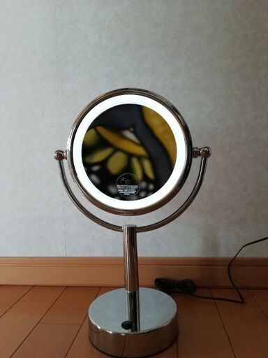 未使用のライト付きミラー