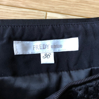 【お引き渡し予定者決定】ディエミュ FREDY emue ひざ丈スカートの画像