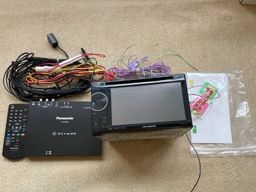 車載TVセット Stradaの地デジTVチューナーとPioneerのCD/DVDプレイヤーをセットで