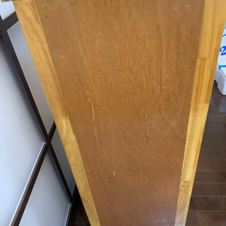 籐の4段棚の画像