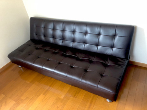 高級感ある黒革　ソファーベッド