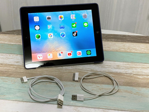 iPad第3世代　32G SIMフリー＋シリコンケース＋充電ケーブル２本付き