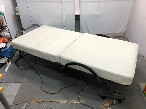 ★【中古】　富士貿易　電動折りたたみベッド　介護用家具　美品　折りたたみ式　DK041　￥10500