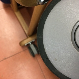 店頭お渡し】 カリモク 肘付き キャスター付 脚置き付き ダイニング