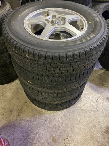 テリオスキッド外径アップ　195/80R15 スタッドレス　アルミホイール