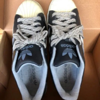 アディダス   サイズは28センチの画像