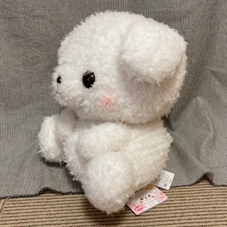 白い子犬ぬいぐるみの画像