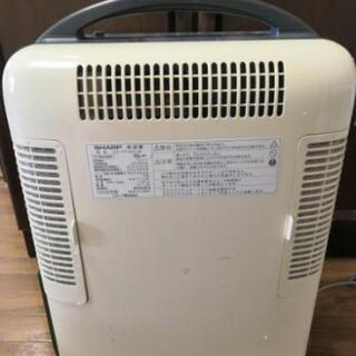 除湿機　SHARP　CV-T71CH-Wの画像