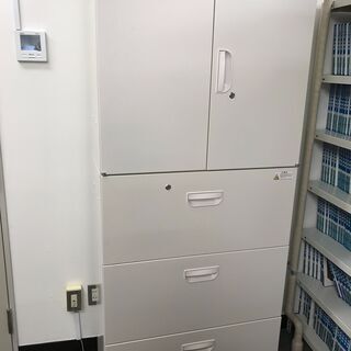 事務用　大型キャビネット　鍵無