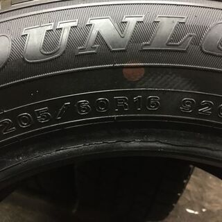DUNLOP WINTER MAXX WM02 205/60R16 16インチ スタッドレス 4本 2016年製 バリ溝 ヴォクシー ステップワゴン等　(VTH315) クレジットカード QR決済可能