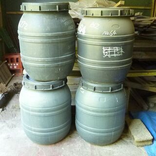 プラスチック樽型容器　130Lくらい　4個　