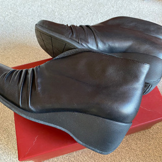 新品未使用皮ショートプーツの画像