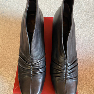 新品未使用皮ショートプーツの画像