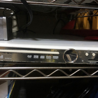 DVDデッキです。リモコンかるけど