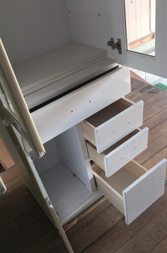 引取希望　60cm幅の食器棚（ホワイト）