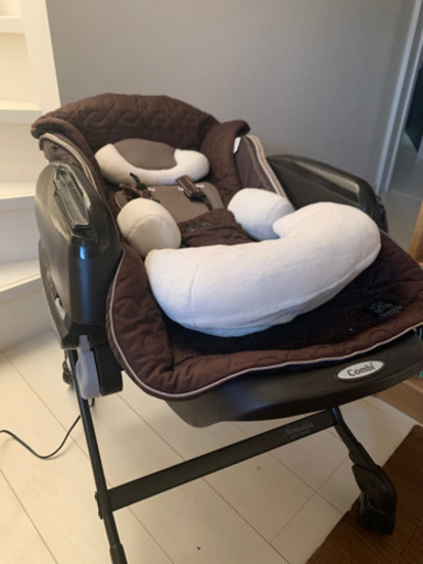 【お取引中】オートスウィング　電動ハイローチェア　コンビ　ネムリラ