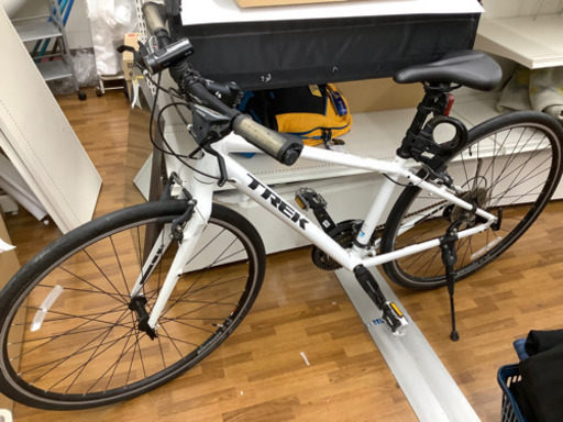 クロスバイク　TREK TBI2277  ホワイト