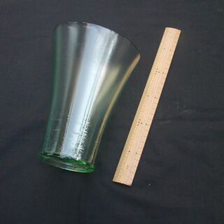 ガラス製花器