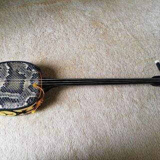 三線 沖縄の楽器 蛇皮