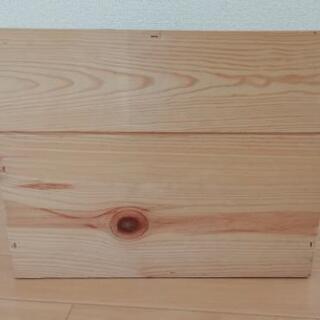 ワインの木箱の画像