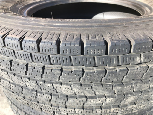 1.5から2トントラック用タイヤー六本