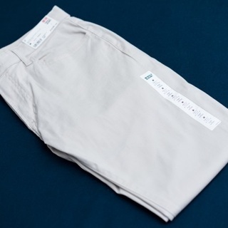【新品、Mサイズ】UNIQLO ウルトラストレッチ スキニーフィット カラージーンズ NATURALの画像