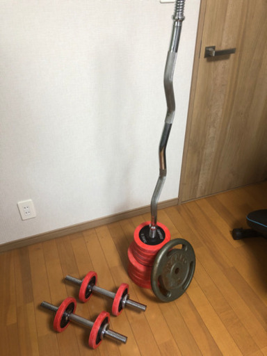 筋トレセット チンニングマシーン（懸垂、ぶら下がり健康器）、トレーニングベンチ、ダンベルセット