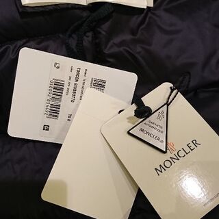 MONCLER(モンクレール)ライトダウンの画像