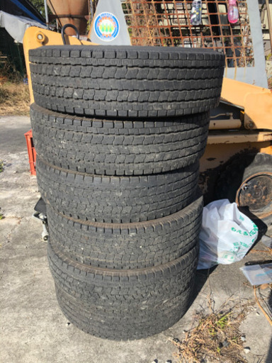 1.5から2トントラック用タイヤー六本