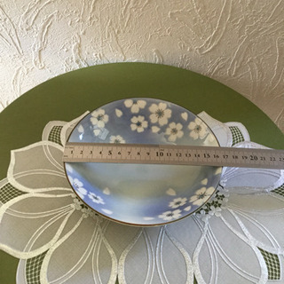 三種類  色違い  お皿  さら  皿  中鉢  盛り皿  テーブルウェア 食器の画像