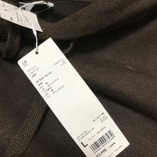 新品未使用品タグ付きユニクロパーカーです