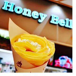 女性が活躍中のほんわかムードのクレープ店です。