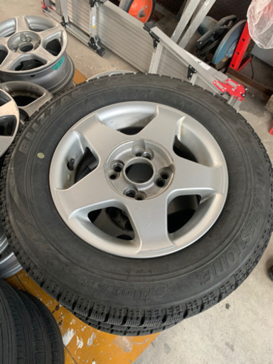 175/70R13 スタッドレス　BRIDGESTONE VRX