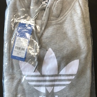 新品未使用　adidas ロゴパーカー　