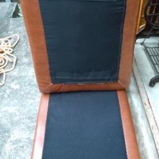 【中古美品】革製オットマンの画像