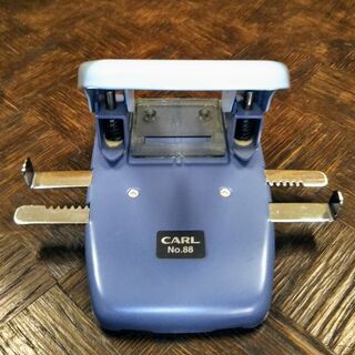 カール事務器 パンチ 2穴の画像