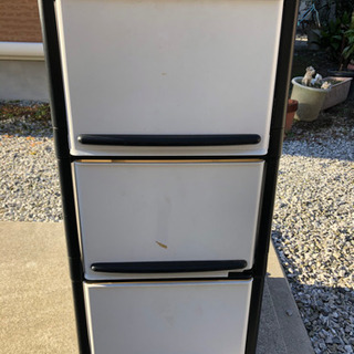 引取先決定　キャスター付き収納3段ケース