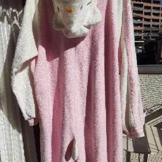 HELLO Kitty  着ぐるみ？の画像